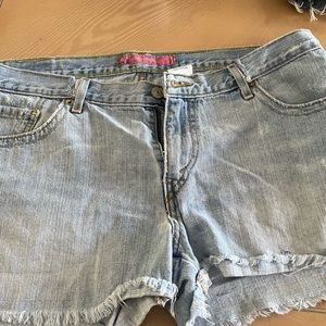 Women’s size 13 boyfriend Levi’s.